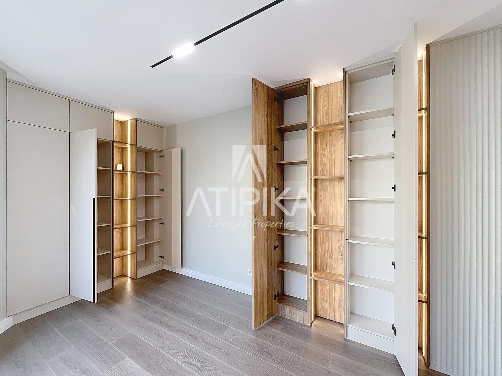 3 bedroom Apartment for sale in Barcelona city - € 1,225,000 (Ref: 9941409)