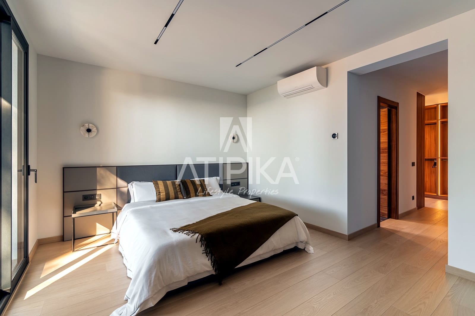 5 slaapkamer Villa te koop in Castelldefels met zwembad - € 2.290.000 (Ref: 9941434)