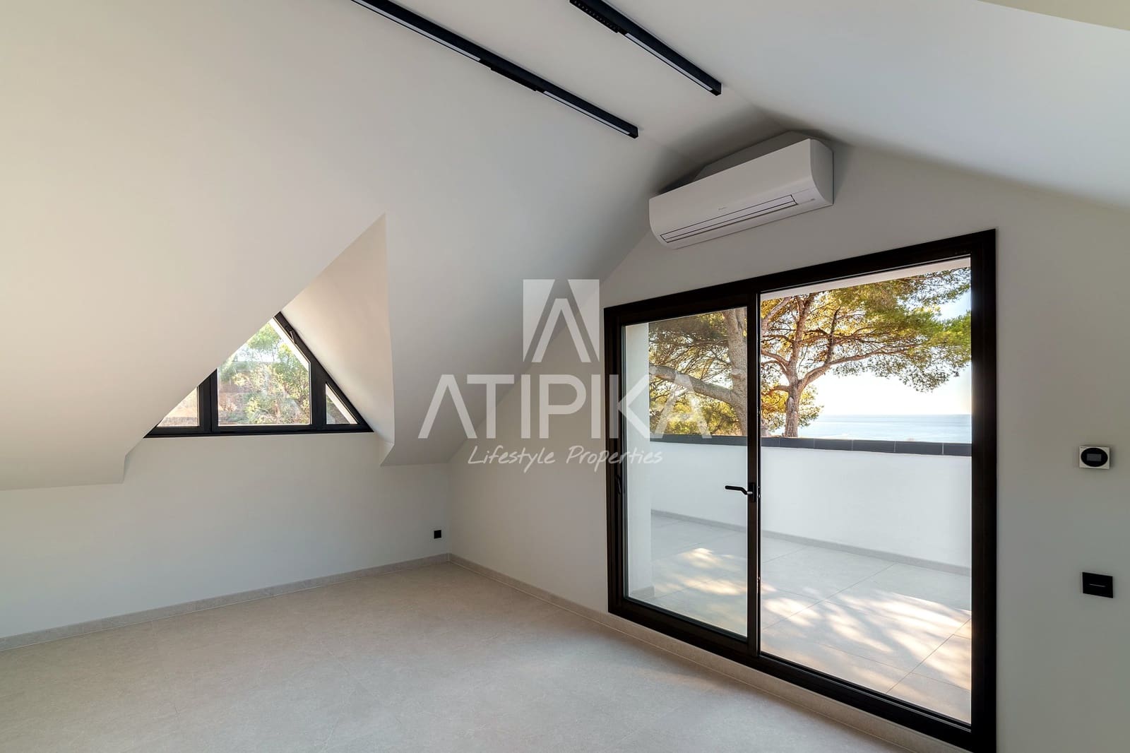 5 slaapkamer Villa te koop in Castelldefels met zwembad - € 2.290.000 (Ref: 9941434)