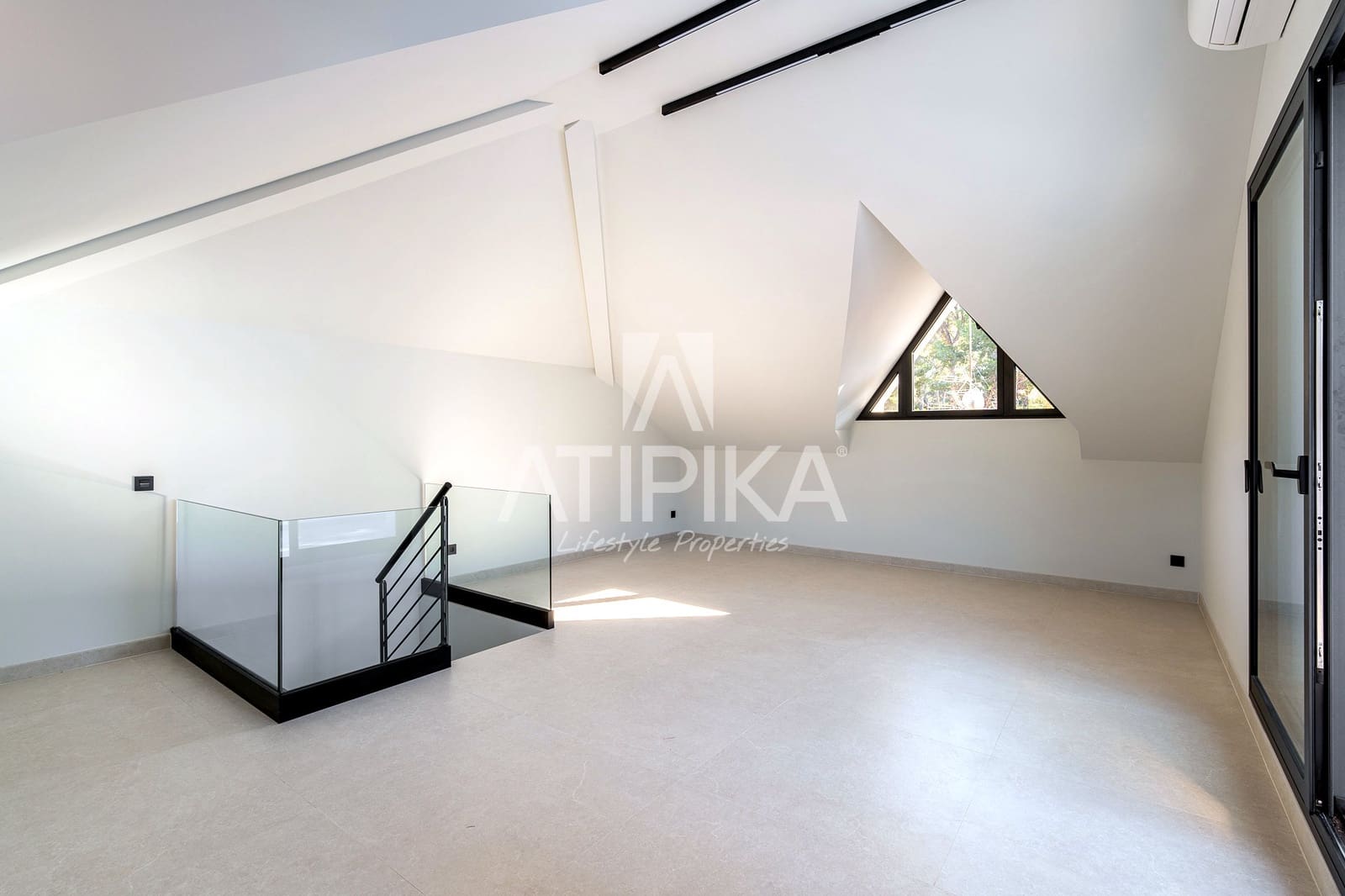 5 slaapkamer Villa te koop in Castelldefels met zwembad - € 2.290.000 (Ref: 9941434)
