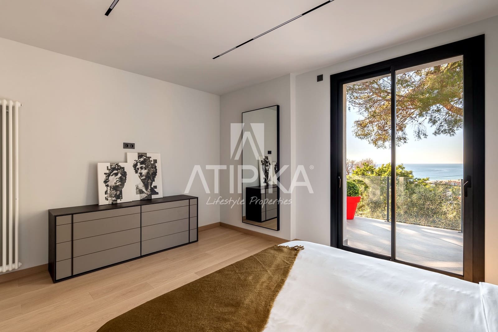 5 slaapkamer Villa te koop in Castelldefels met zwembad - € 2.290.000 (Ref: 9941434)