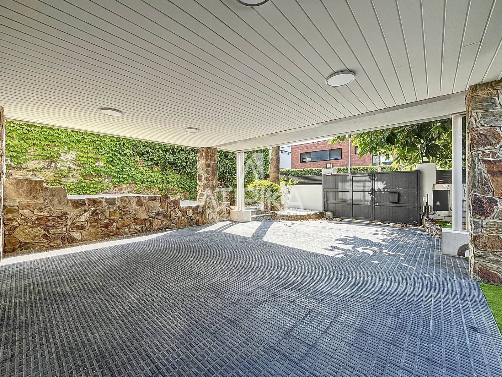 5 makuuhuone Huvila vuokrattavana paikassa Castelldefels mukana uima-altaan 
autotalli - 5 900 € (Ref: 9941436)