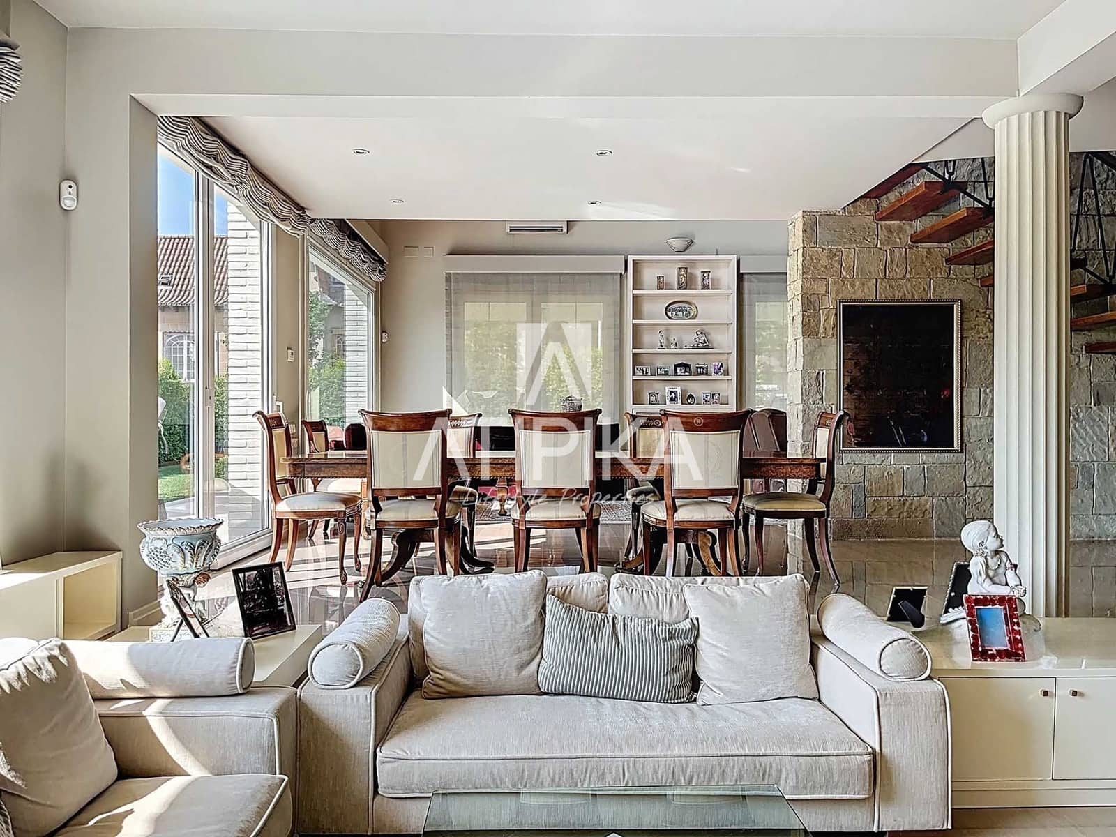 5 soverom Villa til leie i Barcelona by med svømmebasseng garasje - € 16 000 (Ref: 9941438)