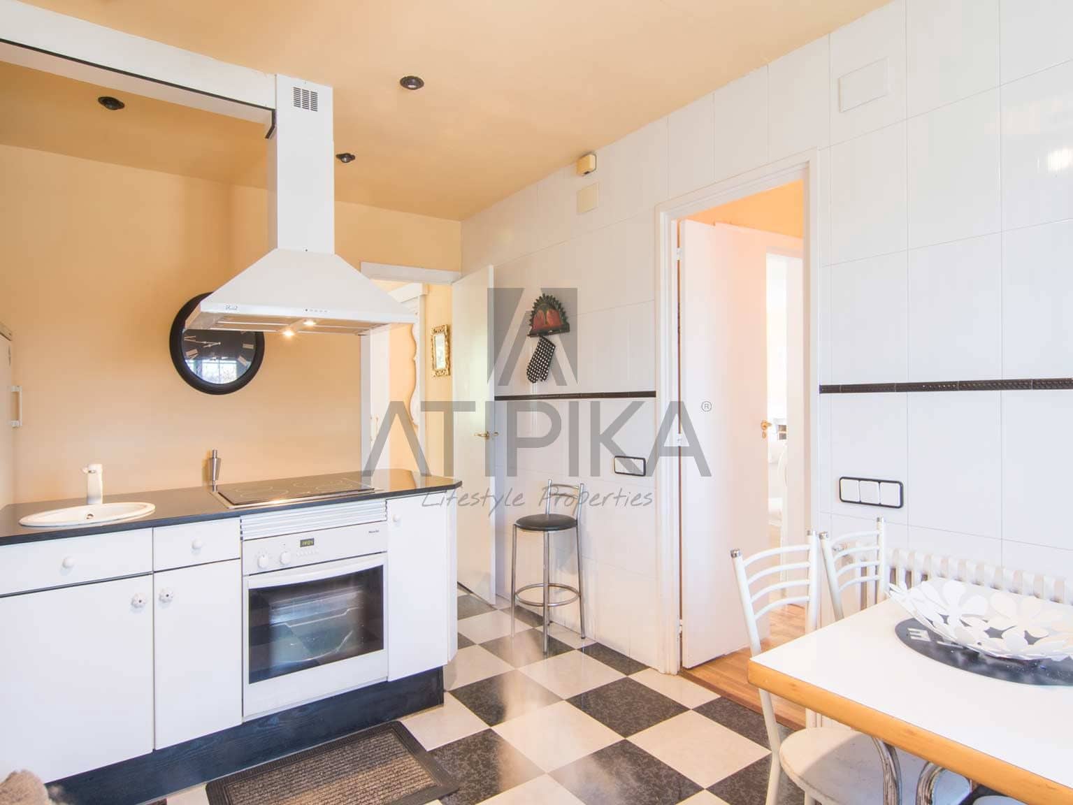 6 bedroom Villa for sale in Sant Cugat del Valles with pool - € 1,900,000 (Ref: 9941449)