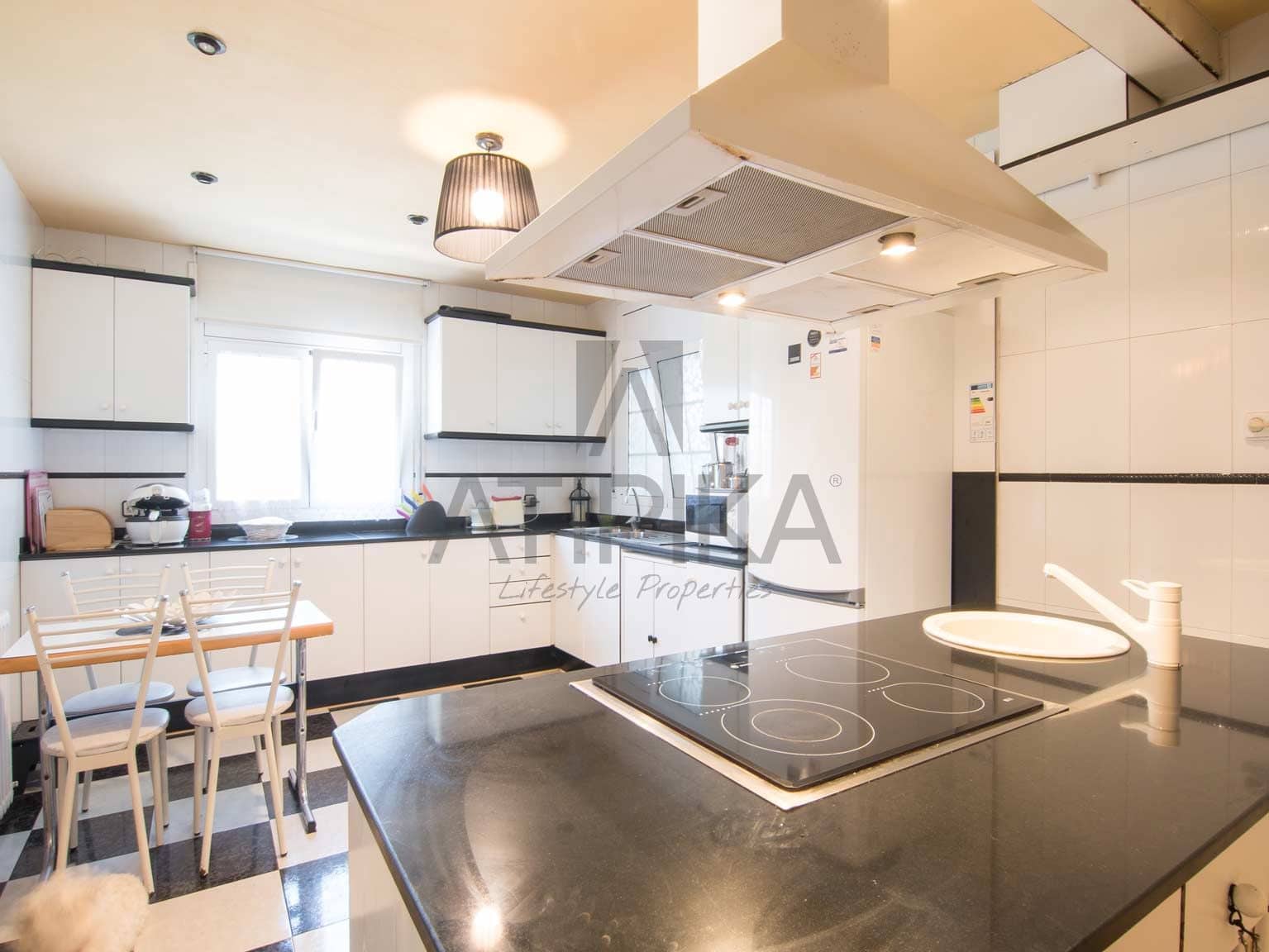 6 bedroom Villa for sale in Sant Cugat del Valles with pool - € 1,900,000 (Ref: 9941449)