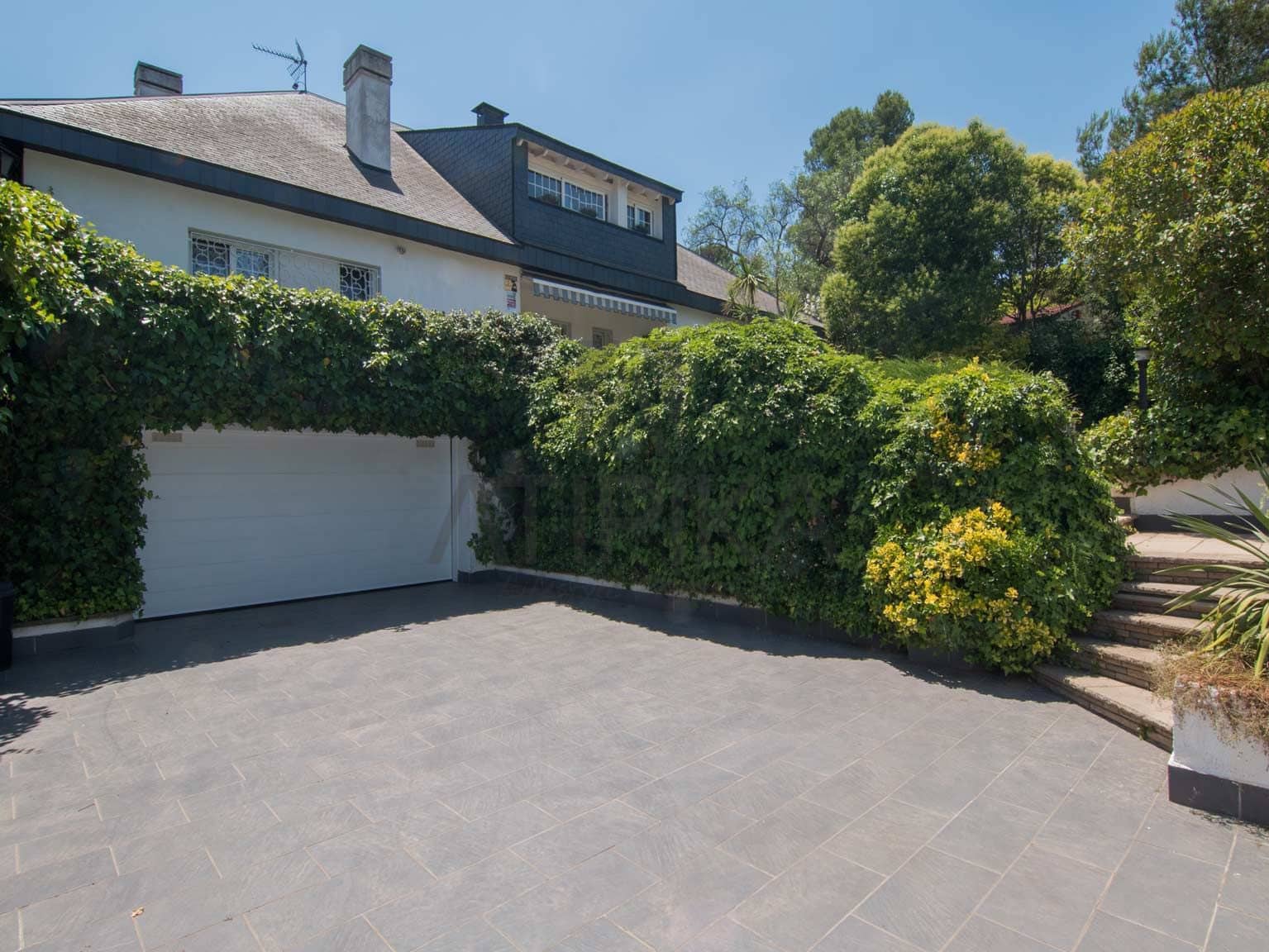 6 bedroom Villa for sale in Sant Cugat del Valles with pool - € 1,900,000 (Ref: 9941449)