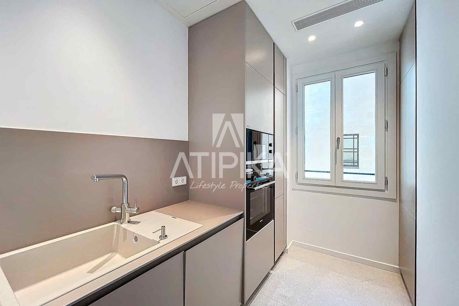 2 soveværelse Lejlighed til salg i Barcelona by - € 994.000 (Ref: 9941466)