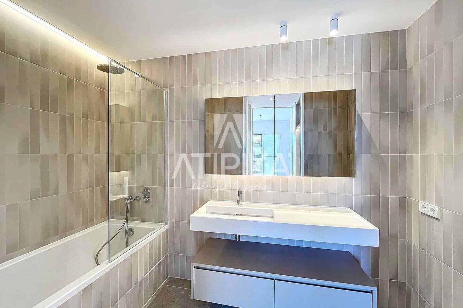 2 soveværelse Lejlighed til salg i Barcelona by - € 994.000 (Ref: 9941466)