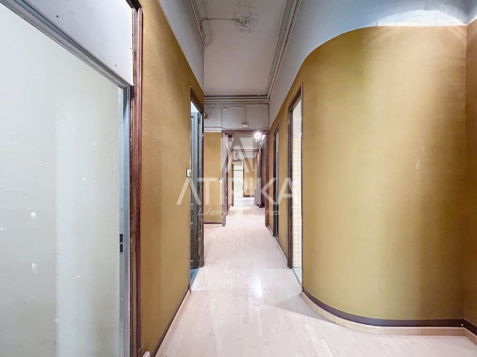 10 bedroom Office for sale in Barcelona city - € 6,700,000 (Ref: 9956701)