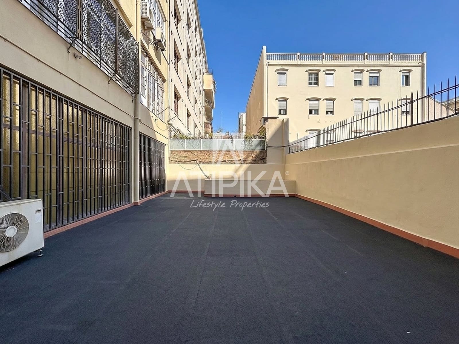 10 bedroom Office for sale in Barcelona city - € 6,700,000 (Ref: 9956701)