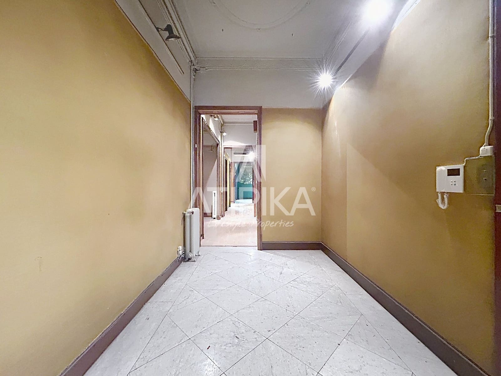10 bedroom Office for sale in Barcelona city - € 6,700,000 (Ref: 9956701)