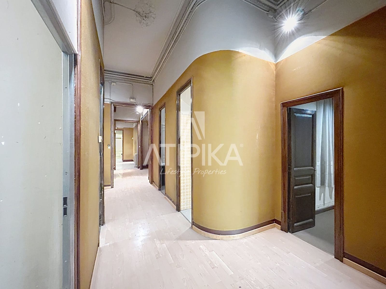 10 bedroom Office for sale in Barcelona city - € 6,700,000 (Ref: 9956701)