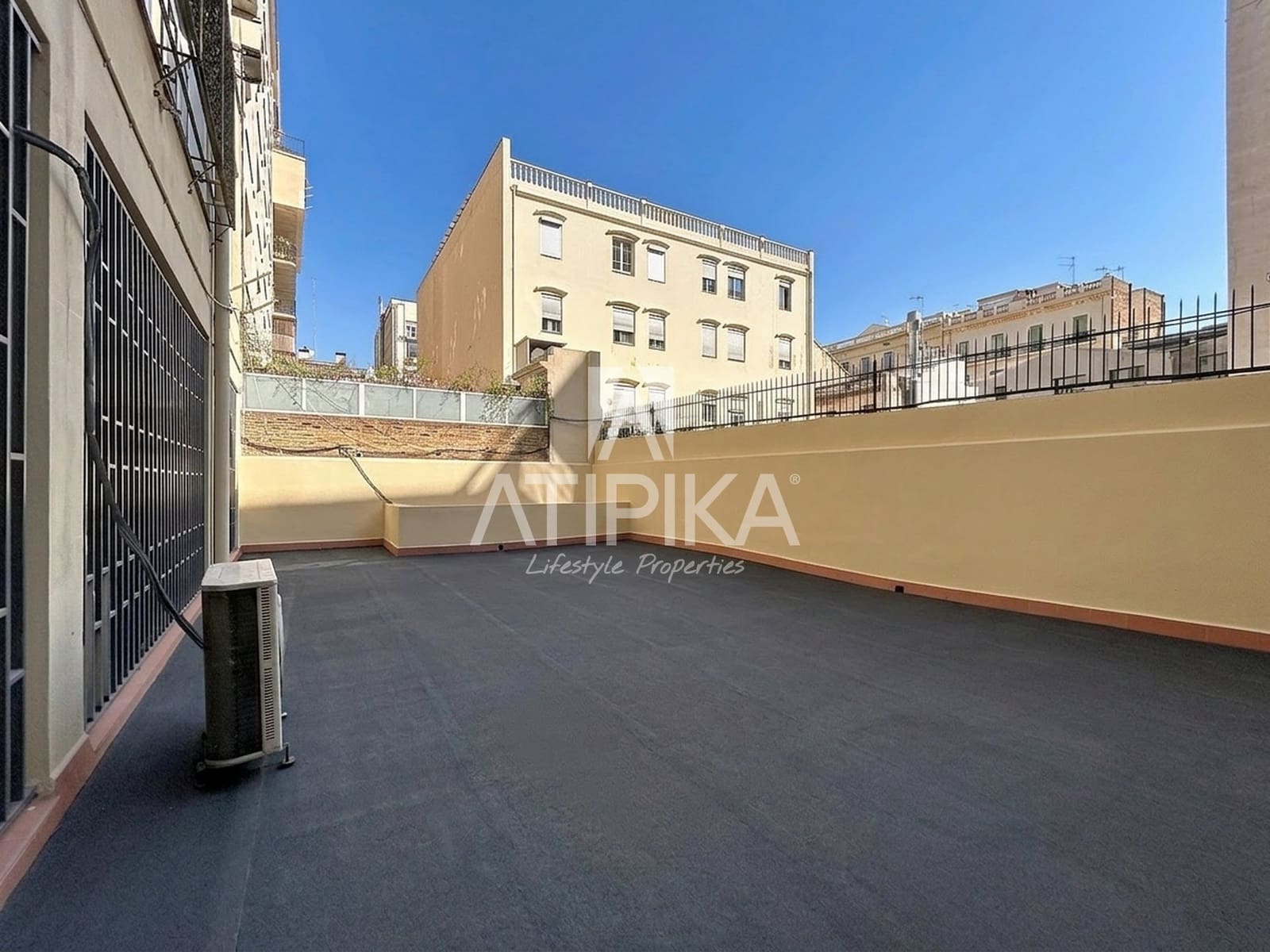 10 bedroom Office for sale in Barcelona city - € 6,700,000 (Ref: 9956701)