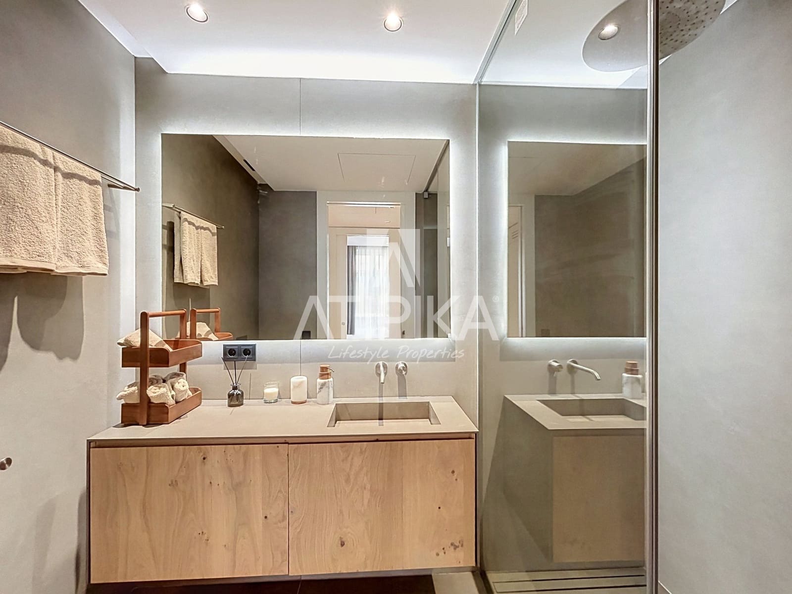 1 bedroom Apartment for sale in Barcelona city with pool - € 1,480,000 (Ref: 9964597)