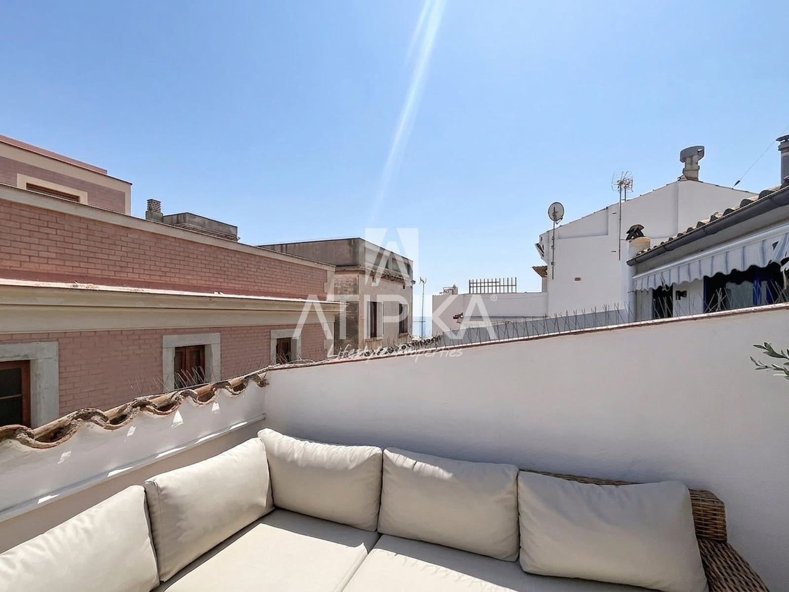 Villa for sale in Sitges - € 1,200,000 (Ref: 9969152)