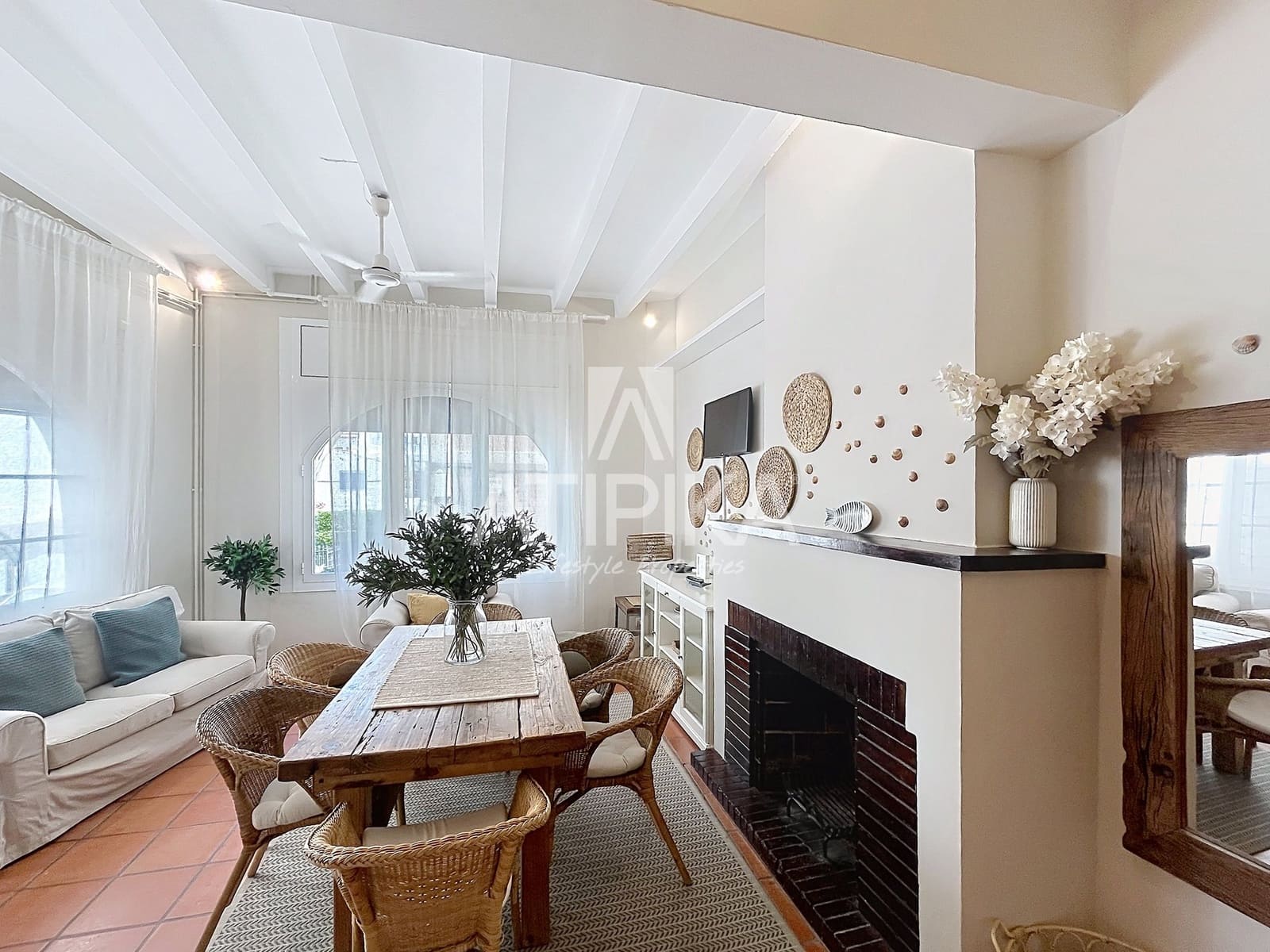 Villa for sale in Sitges - € 1,200,000 (Ref: 9969152)