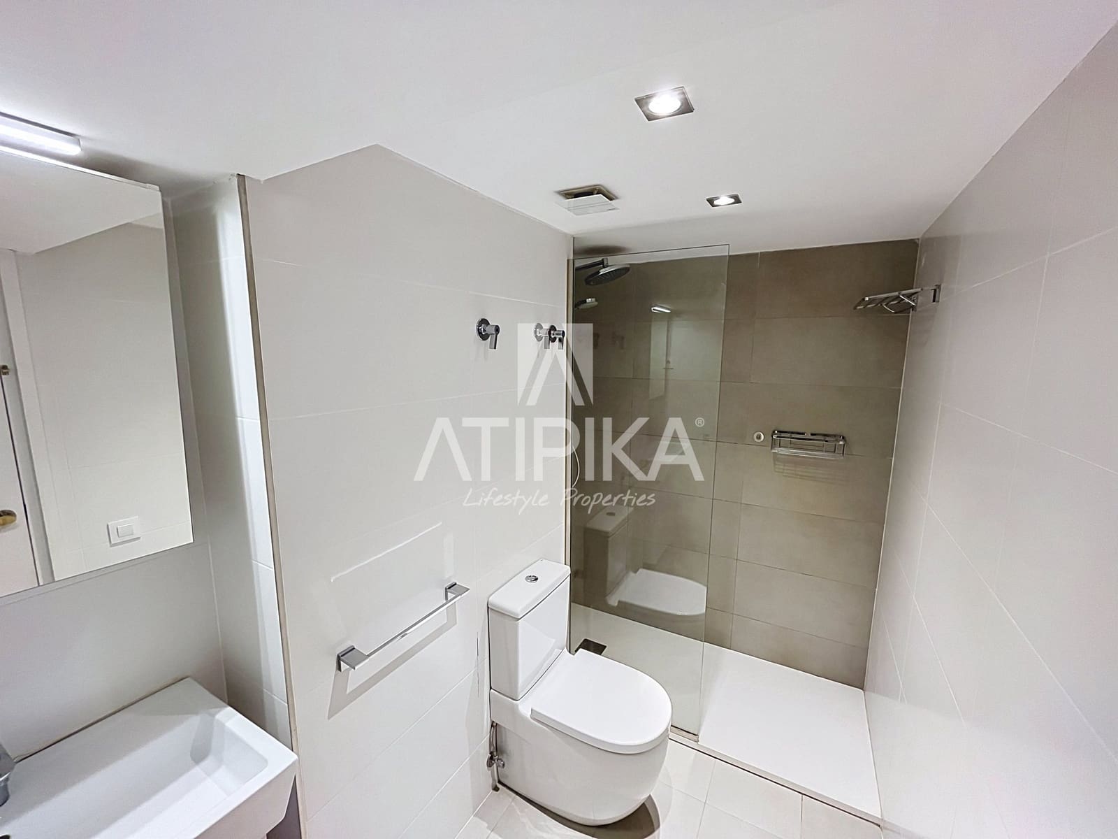 3 slaapkamer Penthouse te koop in Barcelona stad met zwembad - € 1.250.000 (Ref: 9976712)
