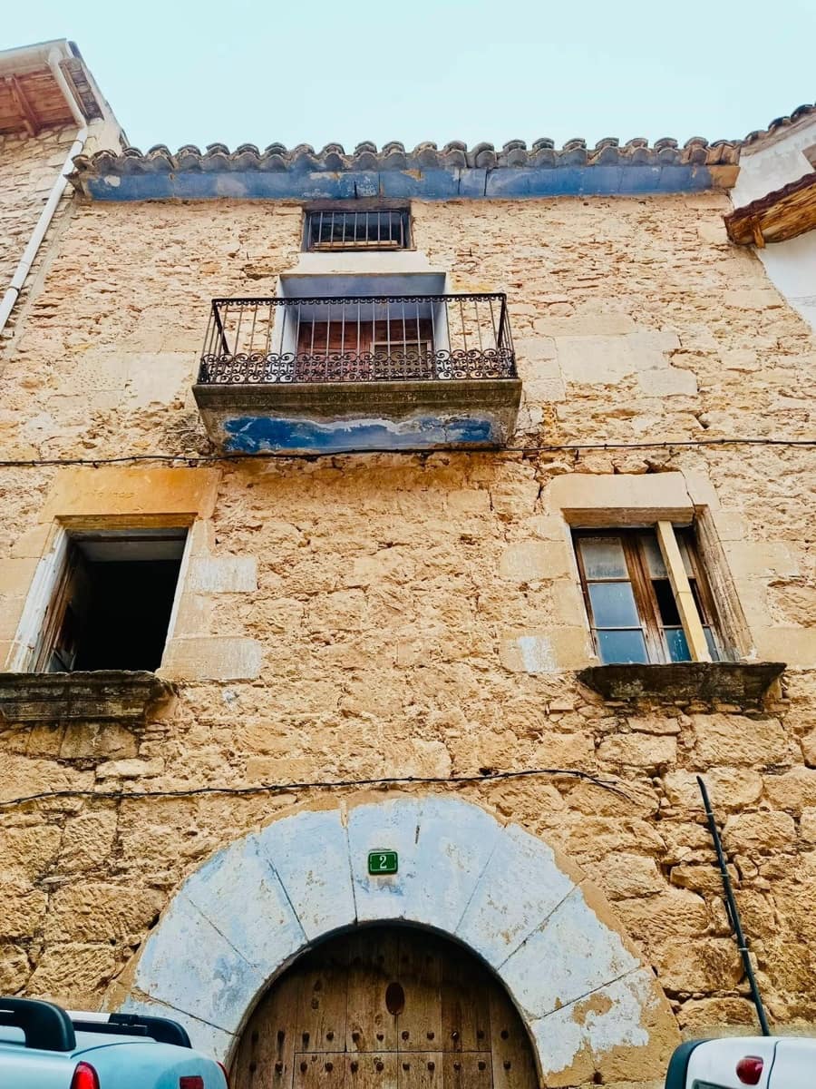 5 bedroom Townhouse for sale in La Portellada - € 45,000 (Ref: 10041279)