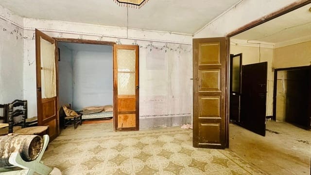 5 bedroom Townhouse for sale in La Portellada - € 45,000 (Ref: 10041279)