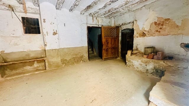 5 bedroom Townhouse for sale in La Portellada - € 45,000 (Ref: 10041279)