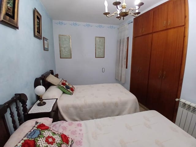 Casa de 4 habitaciones en Valdeltormo en venta - 120.000 € (Ref: 10062179)