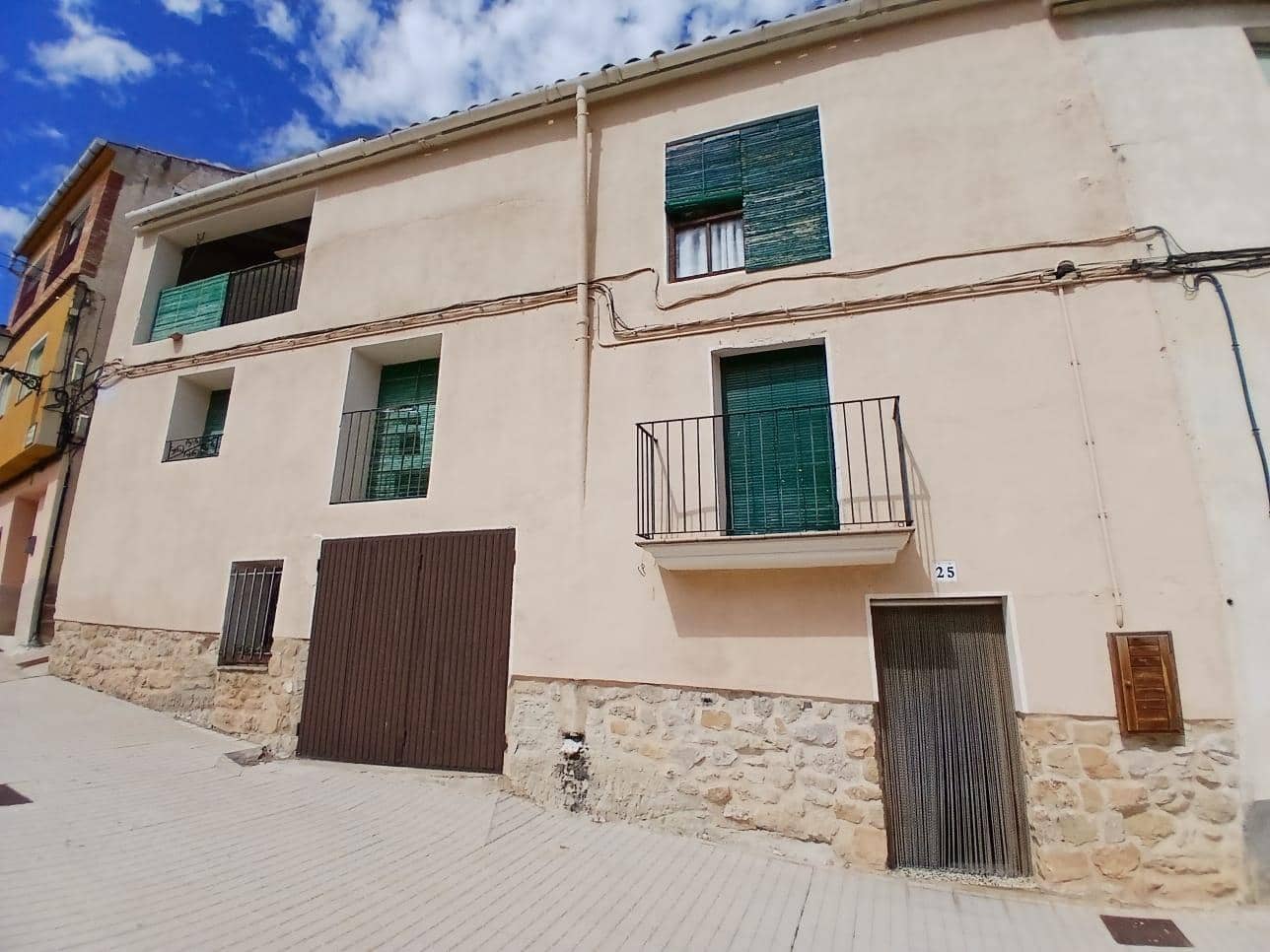 5 bedroom Townhouse for sale in Valdeltormo - € 64,000 (Ref: 10076597)