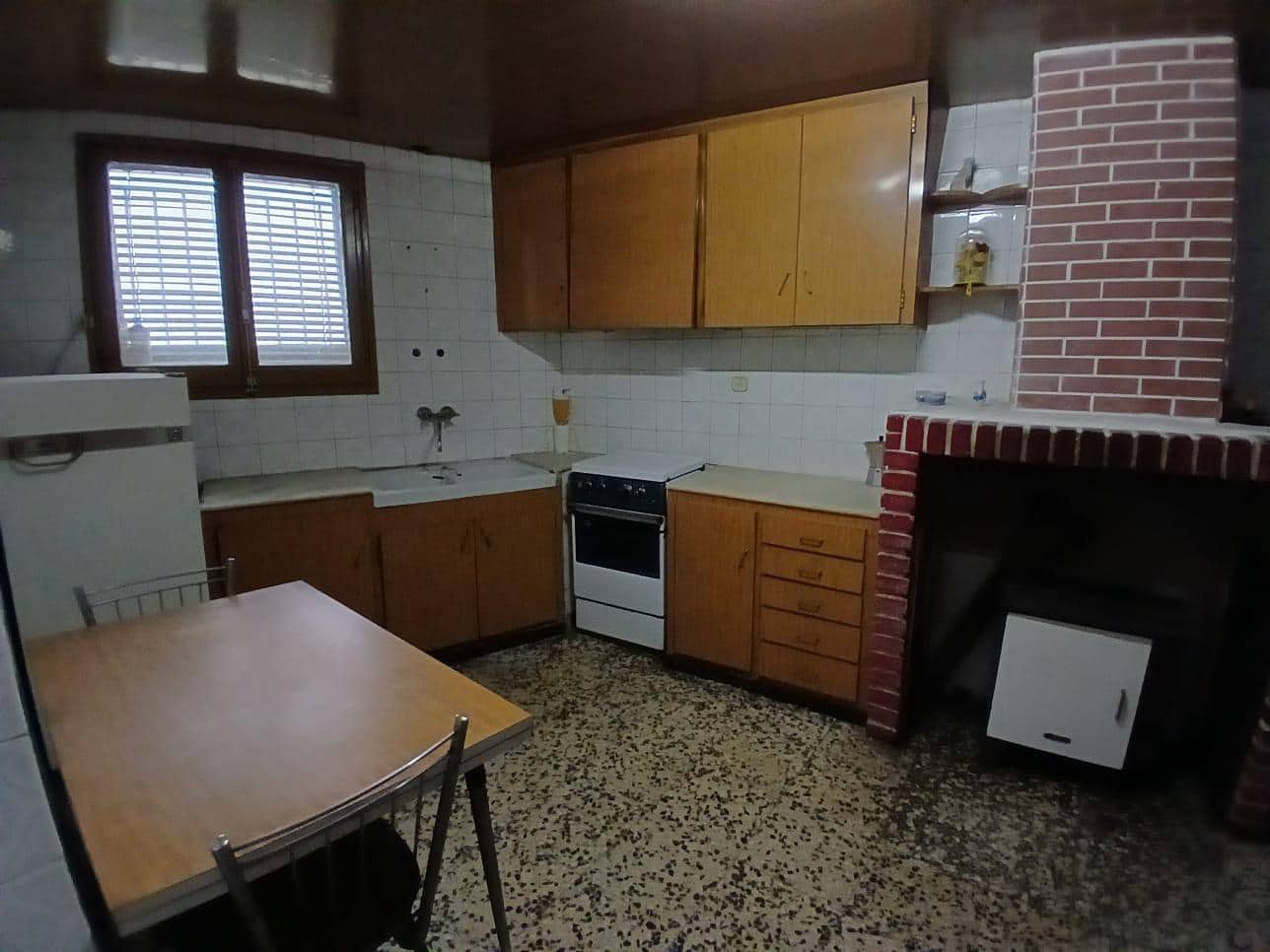 5 bedroom Townhouse for sale in Valdeltormo - € 64,000 (Ref: 10076597)