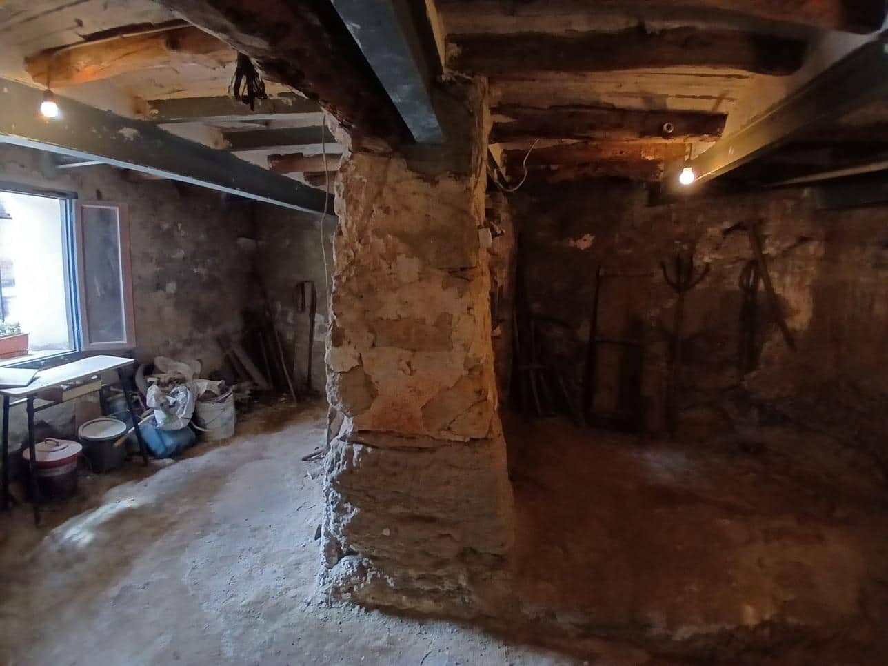 5 bedroom Townhouse for sale in Valdeltormo - € 64,000 (Ref: 10076597)