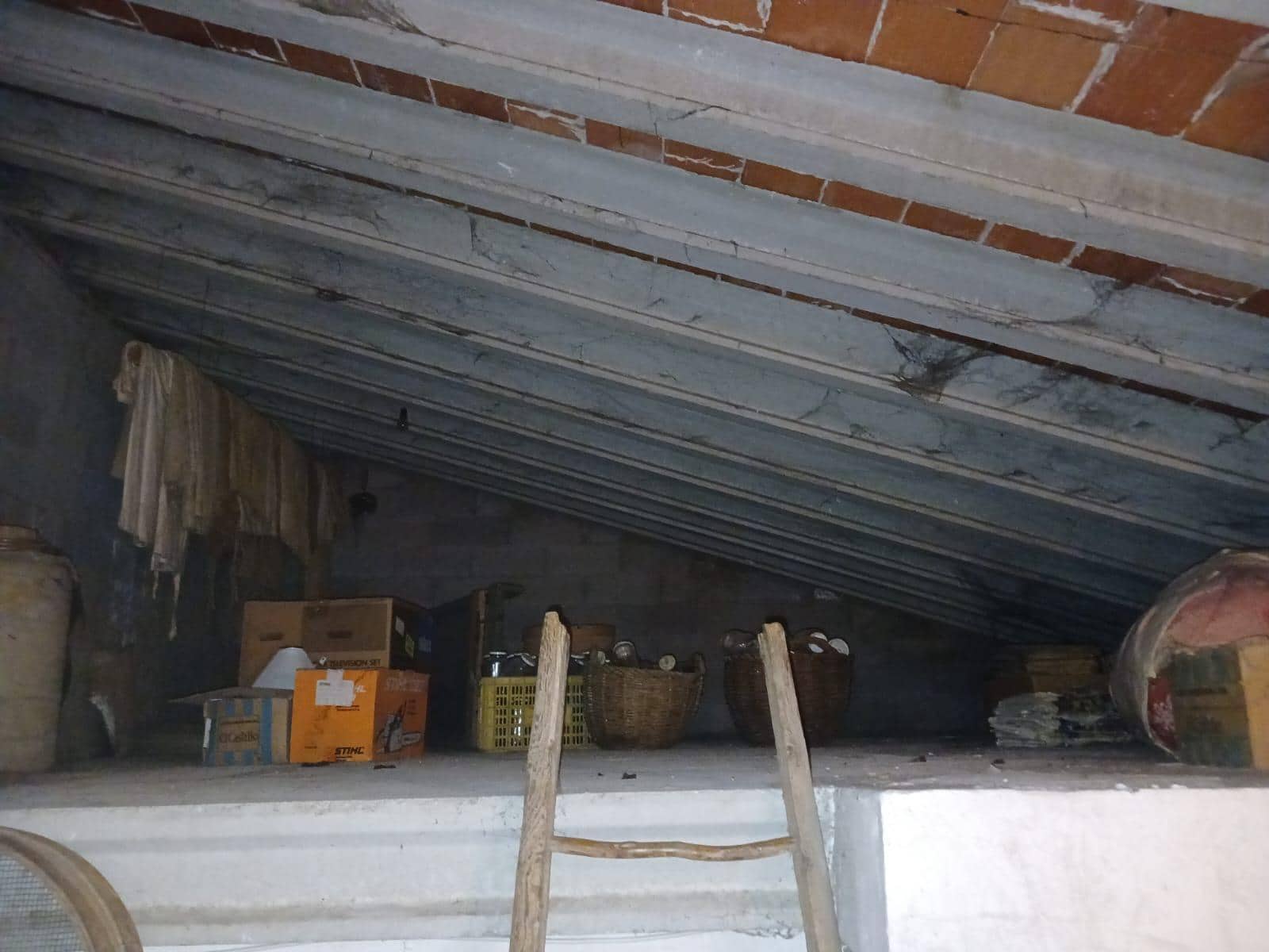 5 bedroom Townhouse for sale in Valdeltormo - € 64,000 (Ref: 10076597)