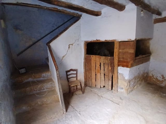 5 bedroom Townhouse for sale in Torre del Compte - € 155,000 (Ref: 10094908)