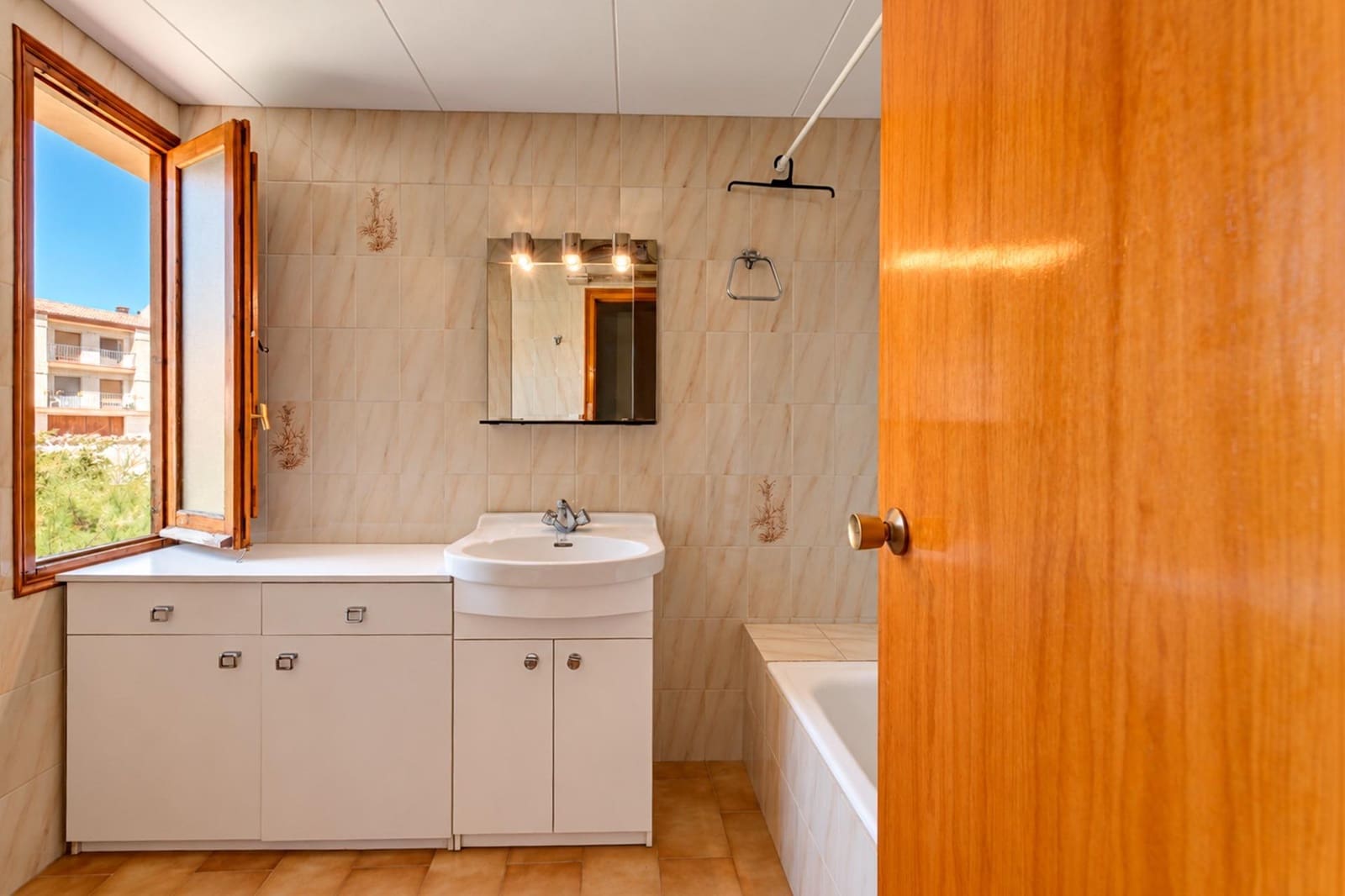 Chalet de 7 habitaciones en Fuentespalda en venta - 550.000 € (Ref: 10100386)