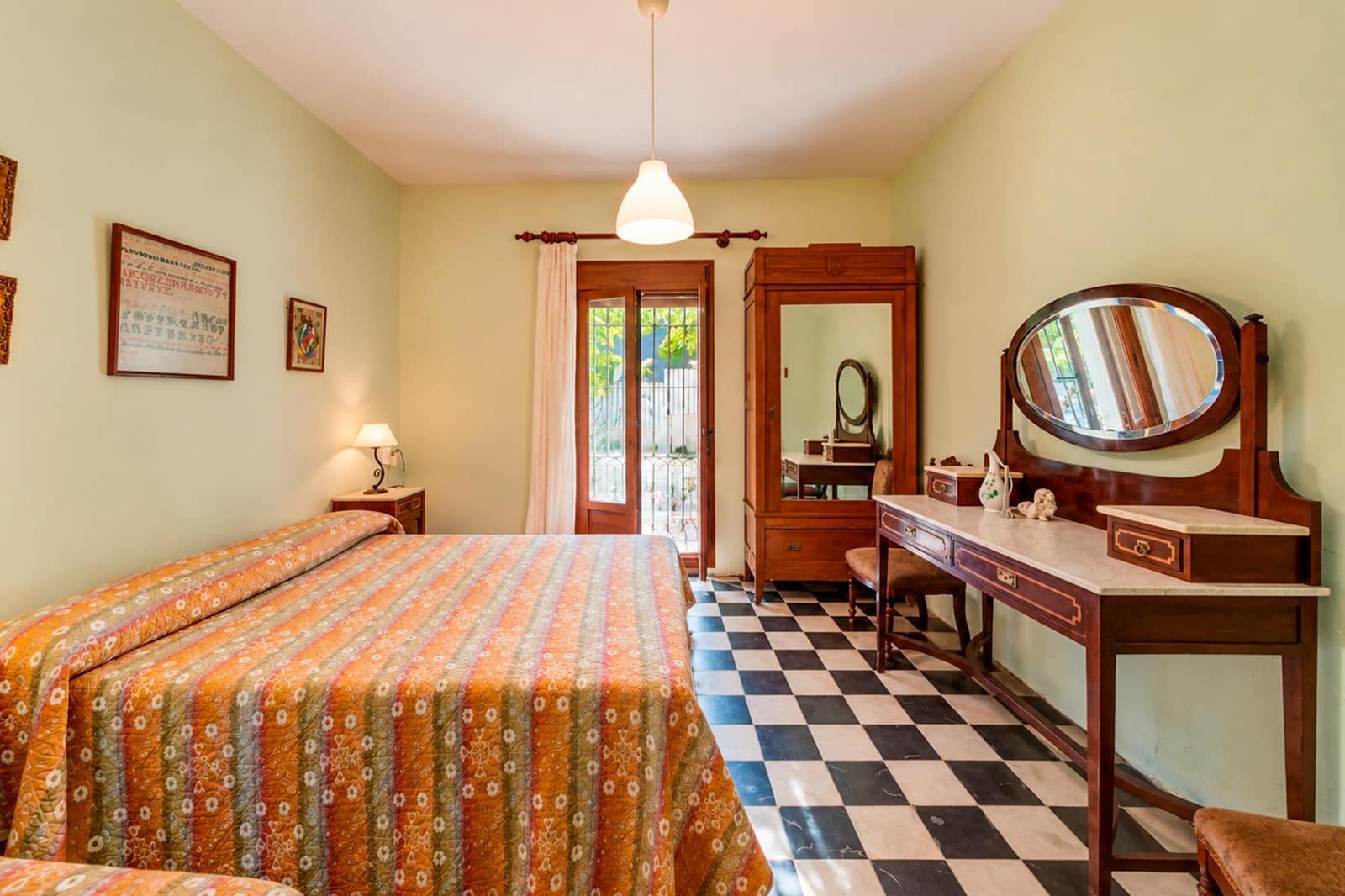 Chalet de 7 habitaciones en Fuentespalda en venta - 550.000 € (Ref: 10100386)