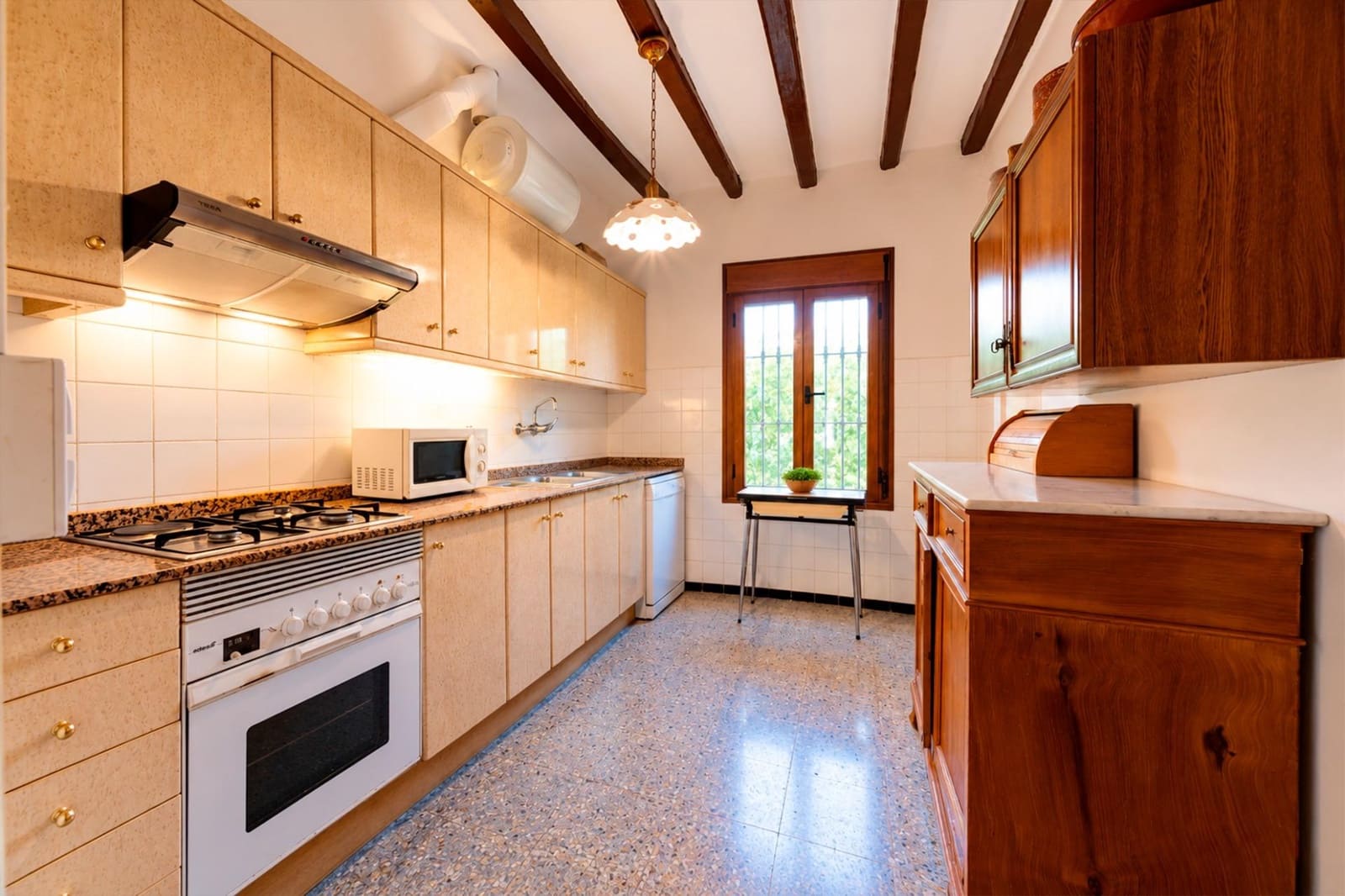 Chalet de 7 habitaciones en Fuentespalda en venta - 550.000 € (Ref: 10100386)