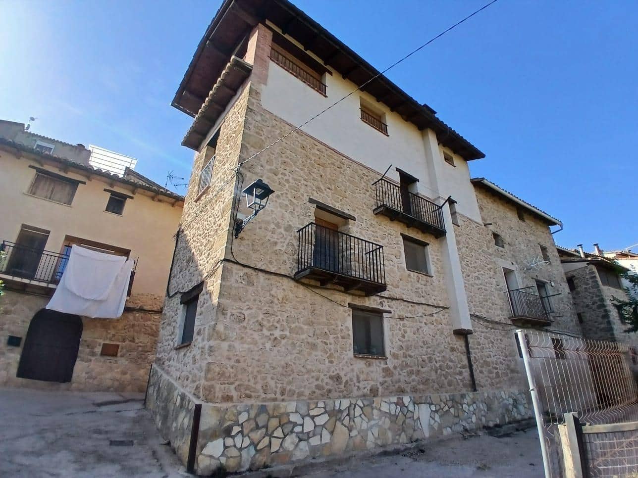 3 bedroom Townhouse for sale in Beceite - € 139,000 (Ref: 10130100)