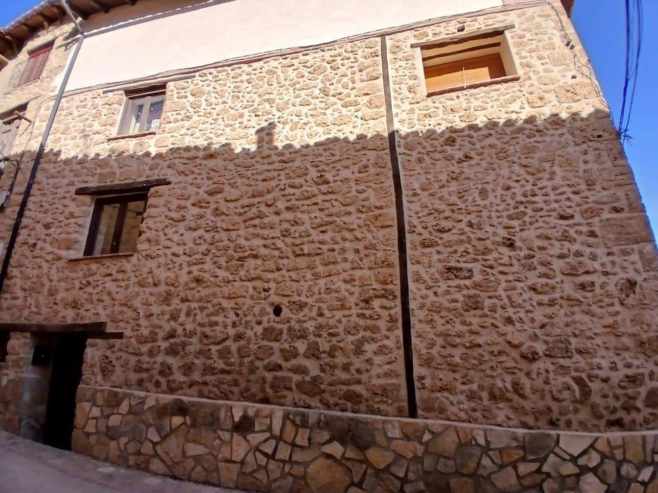 3 bedroom Townhouse for sale in Beceite - € 139,000 (Ref: 10130100)