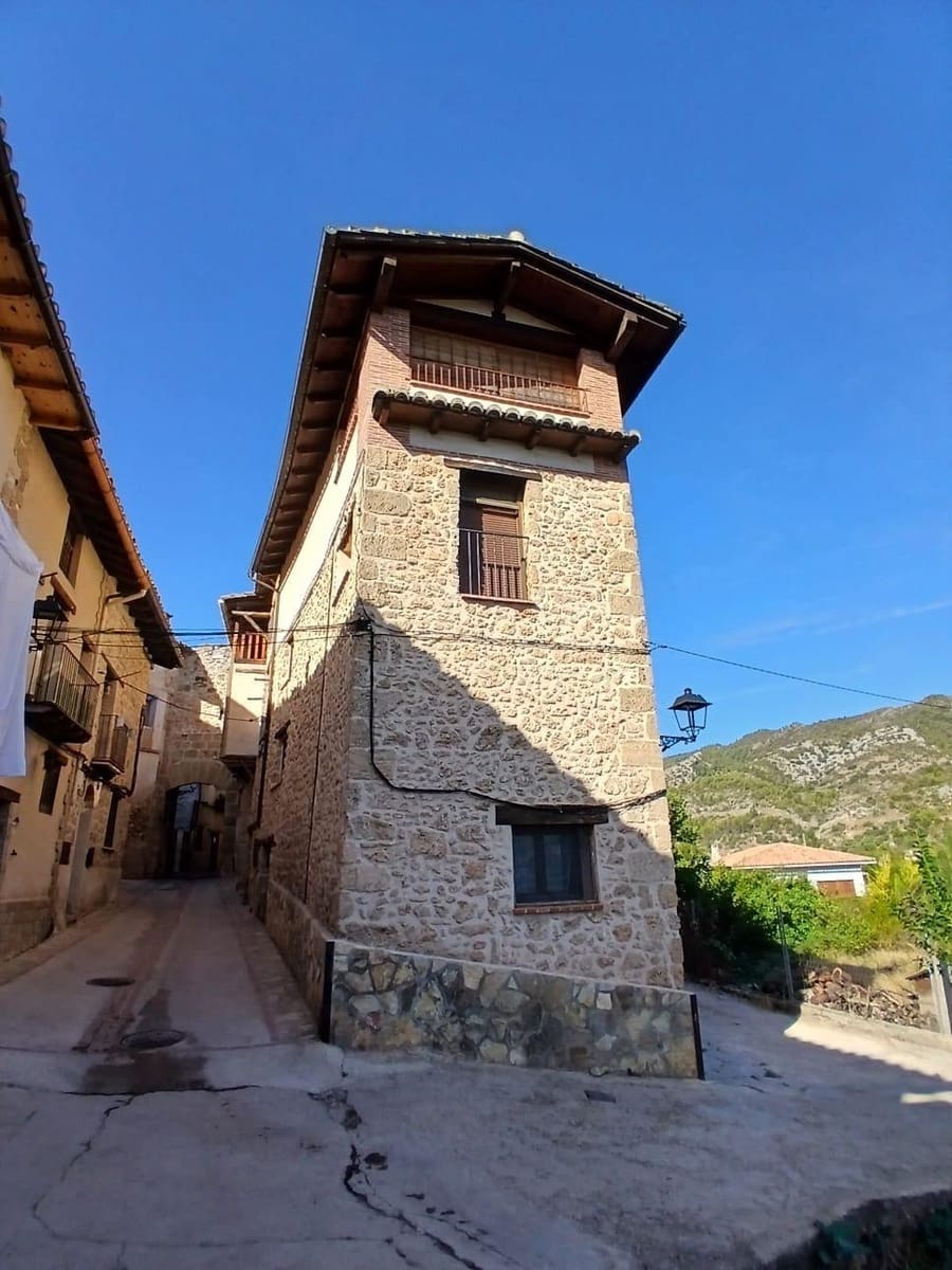 3 bedroom Townhouse for sale in Beceite - € 139,000 (Ref: 10130100)