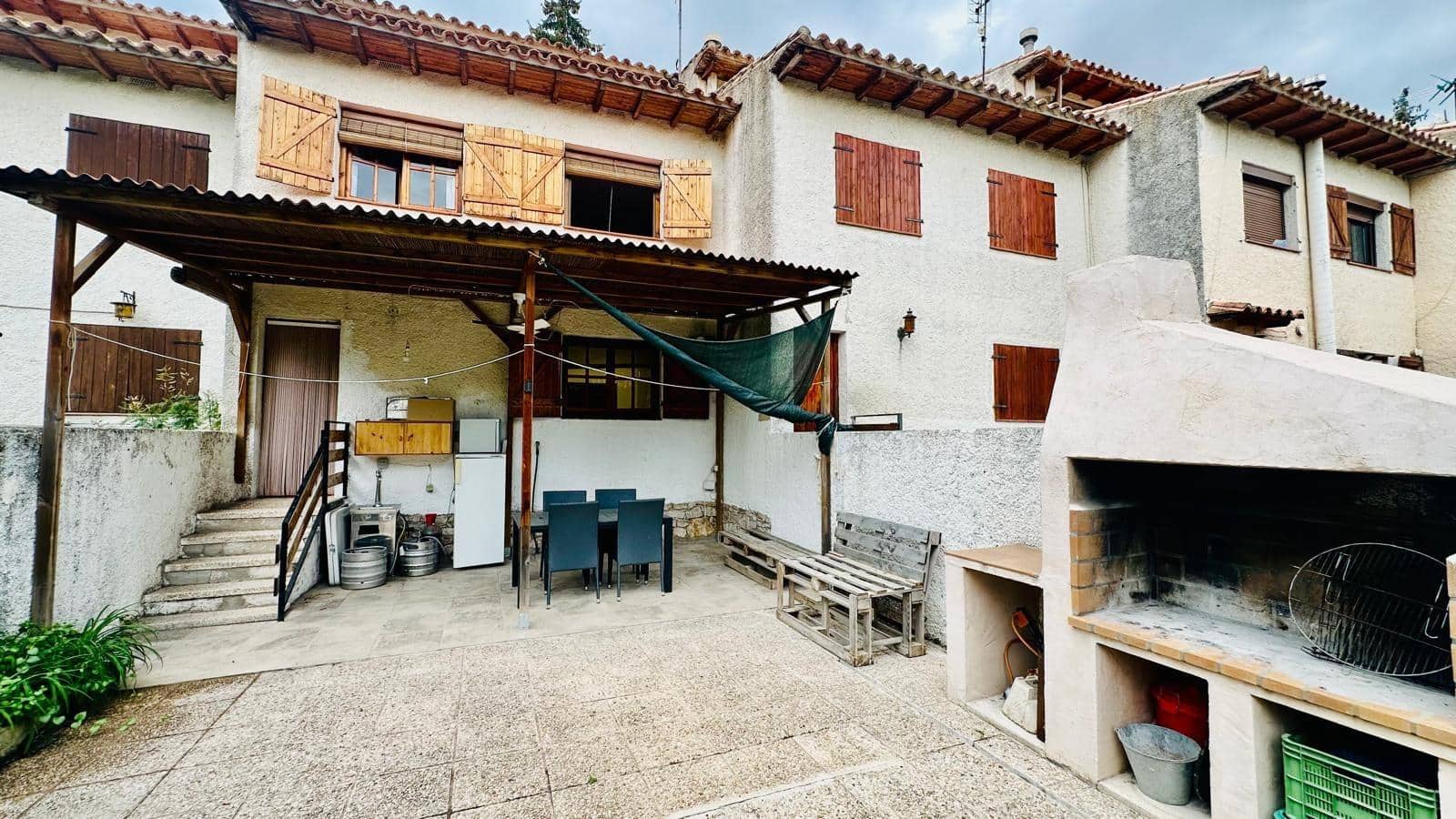 3 bedroom Townhouse for sale in Beceite with pool - € 140,000 (Ref: 10147313)