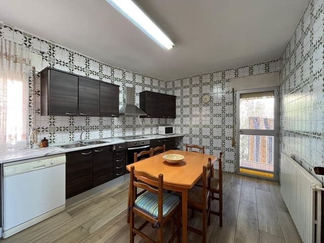 Villa/Maison de 6 chambres à louer à Arnes - 750 € (Ref: 10165194)