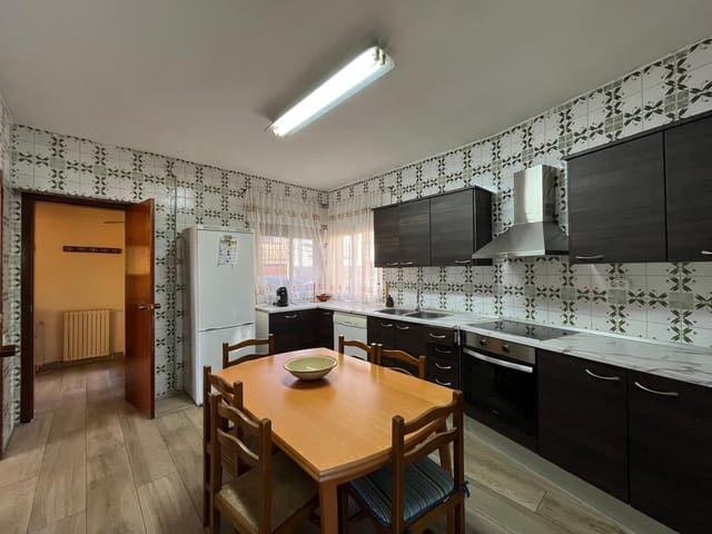 Villa/Maison de 6 chambres à louer à Arnes - 750 € (Ref: 10165194)