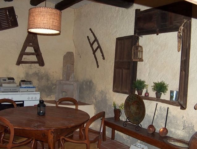 9 soveværelse Byhus til salg i La Fresneda - € 360.000 (Ref: 9150147)