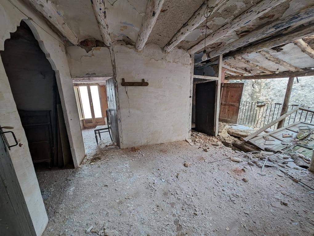 5 slaapkamer Huis te koop in Lledo - € 25.000 (Ref: 9150149)