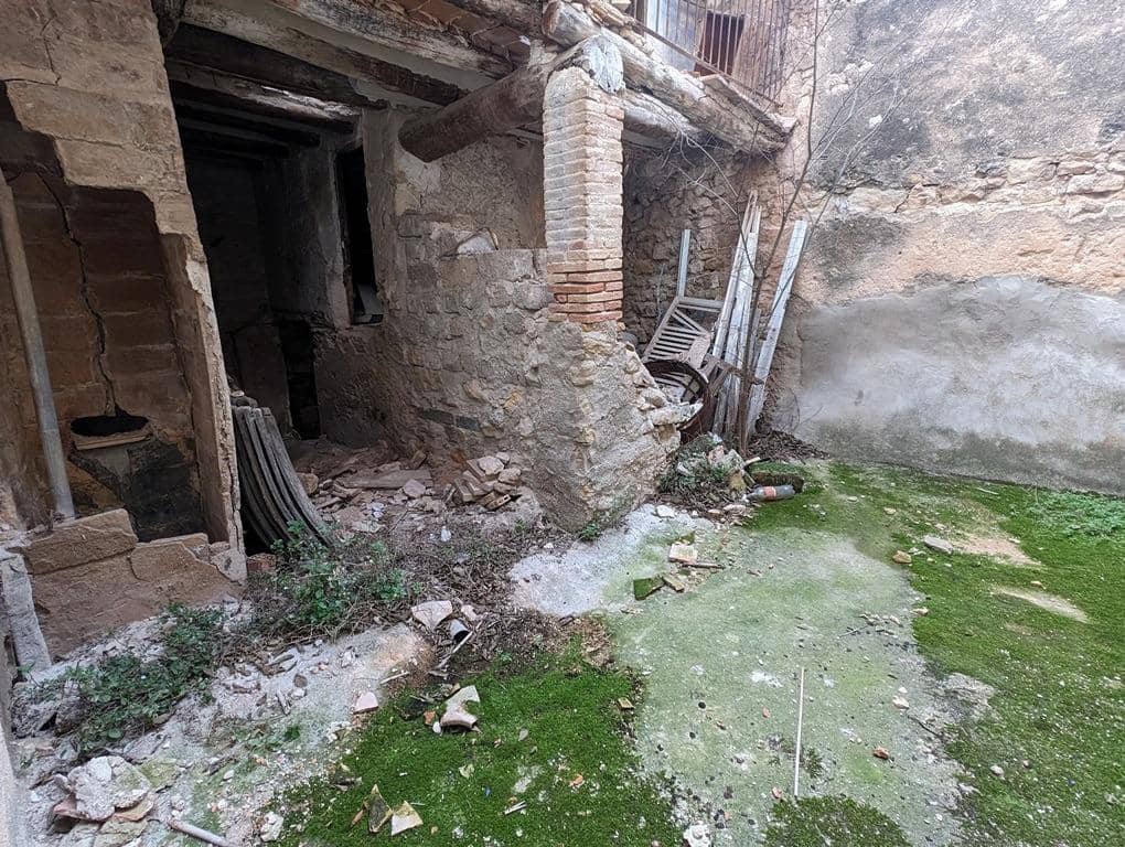 5 slaapkamer Huis te koop in Lledo - € 25.000 (Ref: 9150149)