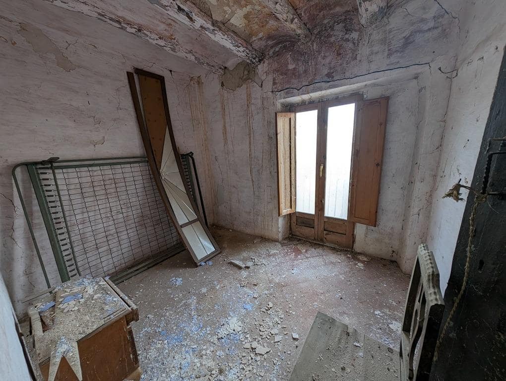 5 slaapkamer Huis te koop in Lledo - € 25.000 (Ref: 9150149)