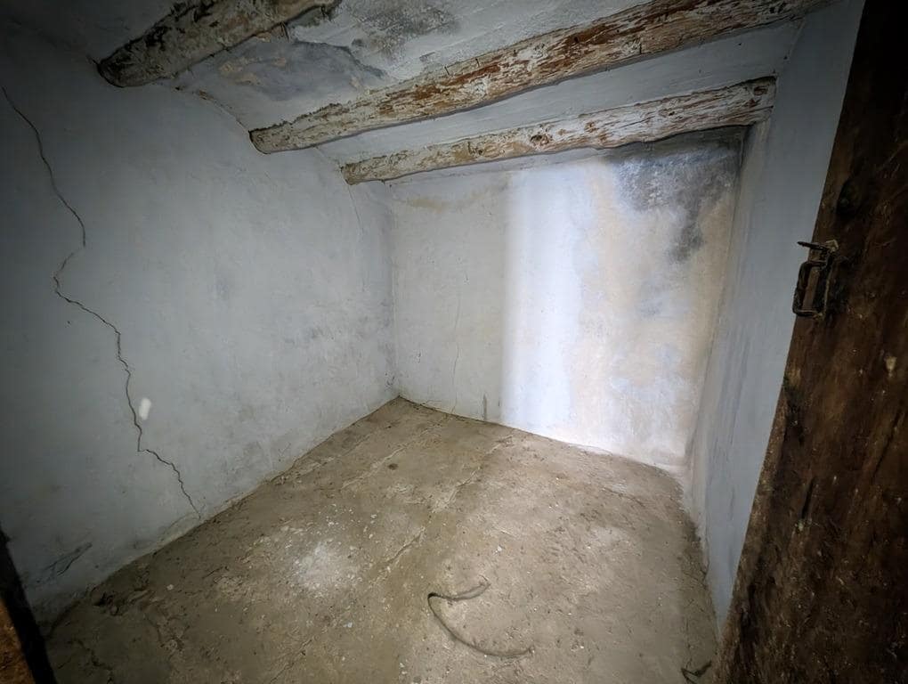 5 slaapkamer Huis te koop in Lledo - € 25.000 (Ref: 9150149)