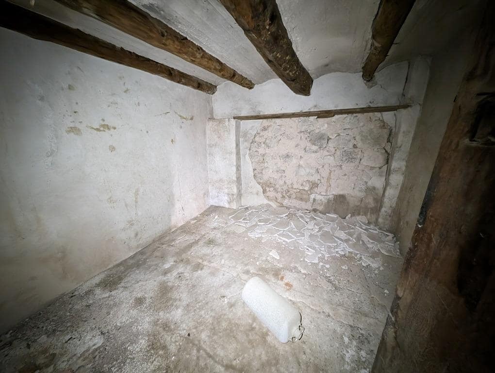 5 slaapkamer Huis te koop in Lledo - € 25.000 (Ref: 9150149)