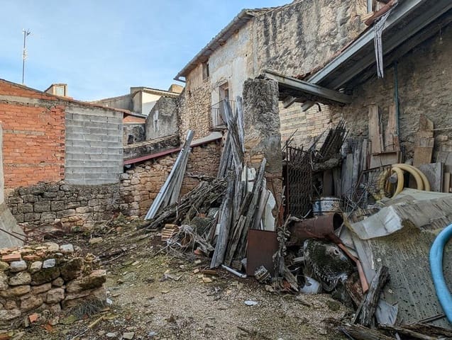 5 bedroom Townhouse for sale in Lledó - € 25,000 (Ref: 9150149)