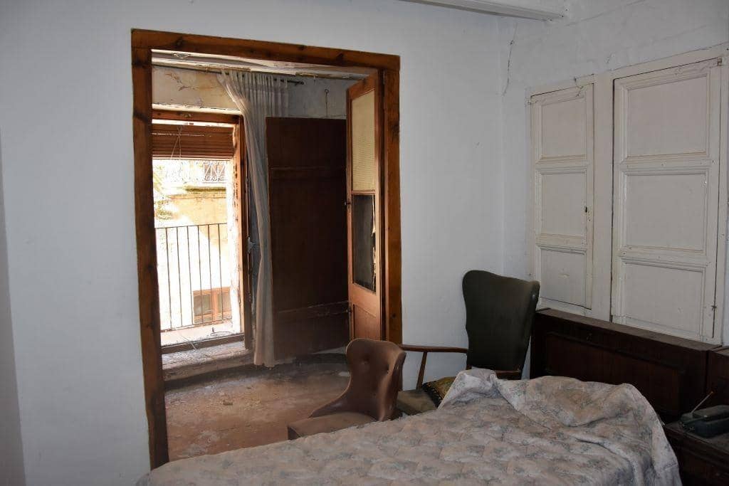 6 soverom Hus til salgs i Cretas med garasje - € 85 000 (Ref: 9150152)