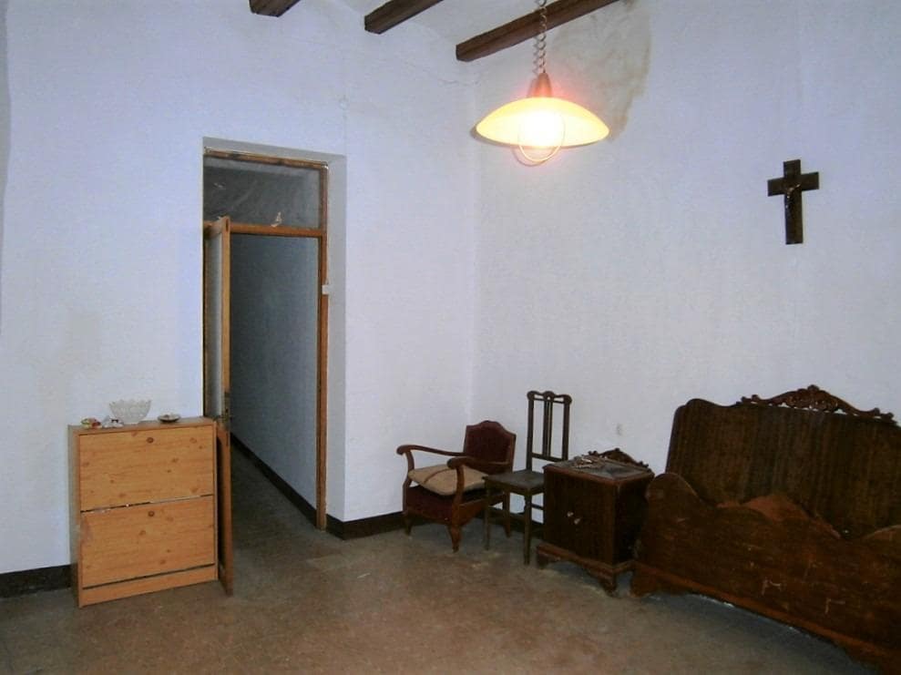 6 soverom Hus til salgs i Cretas med garasje - € 85 000 (Ref: 9150152)