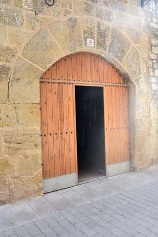 6 bedroom Townhouse for sale in Cretas with garage - € 85,000 (Ref: 9150152)