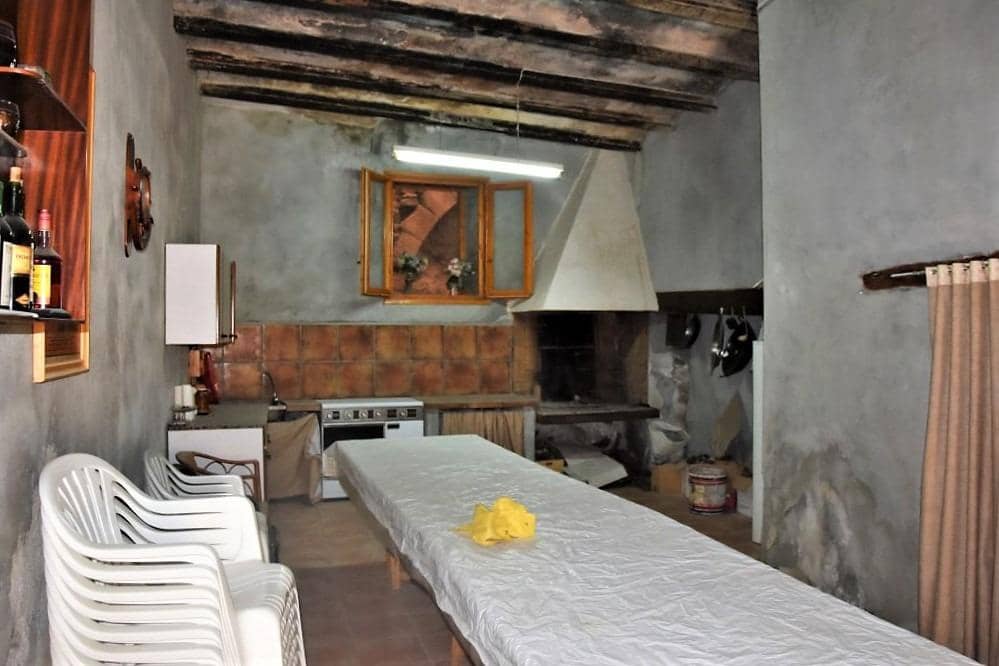 6 soverom Hus til salgs i Cretas med garasje - € 85 000 (Ref: 9150152)